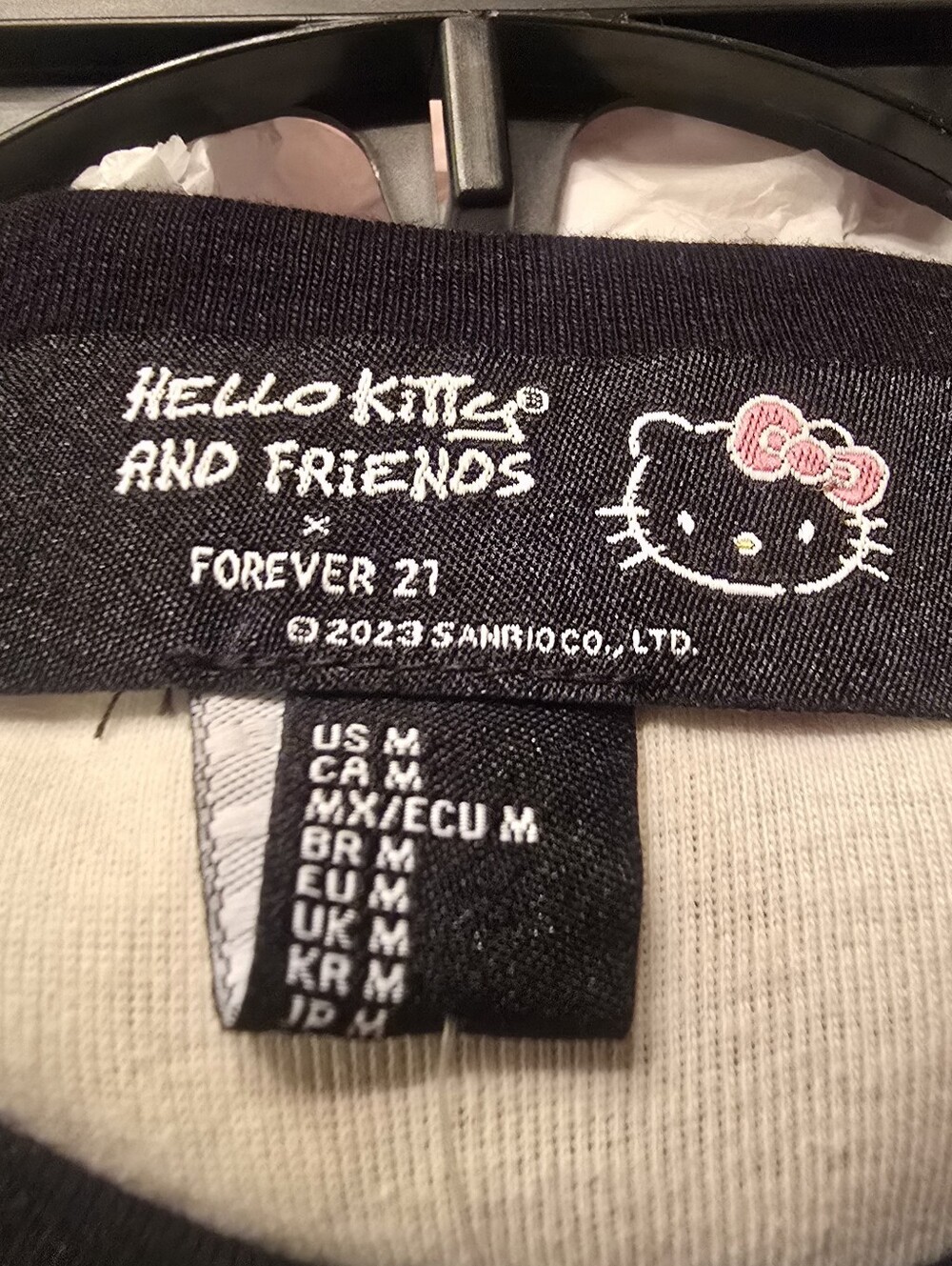 Hello Kitty/Forever 21 Hey Boo Ghost Kitty Ringer Tee & Charm Med DEADSTOCK - Picture 3 of 5
